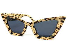 Oversized Vintage Retro Cat Eye Style SUNGLASSES Large Leopard / Cheetah Frame E1790