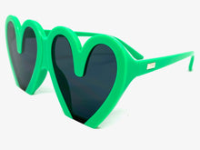 Oversized Exaggerated Retro Style SUNGLASSES Heart Shape Green Frame 68159