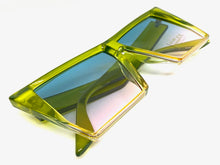Oversized Modern Retro Cat Eye Style SUNGLASSES Green Frame 49089