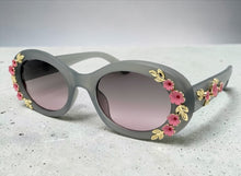 Classic Elegant Vintage Retro Style SUNGLASSES Thick Matte Gray Oval Floral Frame 17008