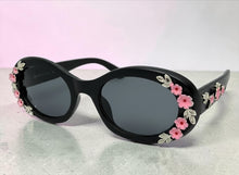 Classic Elegant Vintage Retro Style SUNGLASSES Thick Matte Black Oval Floral Frame 17008
