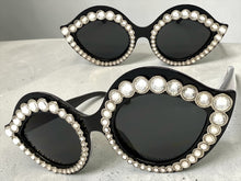 Oversized Exaggerated Classic Retro Cat Eye Style SUNGLASSES Bling Black Frame - Dark Lens 8120