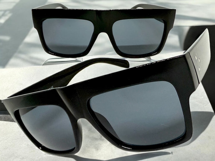 Classic Vintage Retro Style SUNGLASSES Large Black Frame - Dark Lens S050