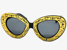 Exaggerated Classic Vintage Retro Cat Eye Style SUNGLASSES Funky Black & Gold Frame 1650