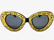 Exaggerated Classic Vintage Retro Cat Eye Style SUNGLASSES Funky Black & Gold Frame 1650