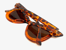 Oversized Exaggerated Retro Cat Eye Style SUNGLASSES Orange Tortoise Frame 4702