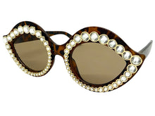 Oversized Exaggerated Classic Retro Cat Eye Style SUNGLASSES Bling Leopard Frame - Beige Lens 8120 (Copy)