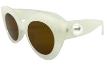 Oversized Exaggerated Retro Cat Eye Style SUNGLASSES Large Pearl White Frame 1062