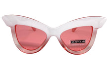 Oversized Exaggerated Retro Cat Eye Style SUNGLASSES White & Pink Frame 4702