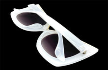 Oversized Exaggerated Vintage Retro Cat Eye Style SUNGLASSES Huge Clear White Frame 89142
