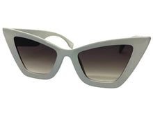 Oversized Vintage Retro Cat Eye Style SUNGLASSES Large Thick Pointy Gray Frame 80696
