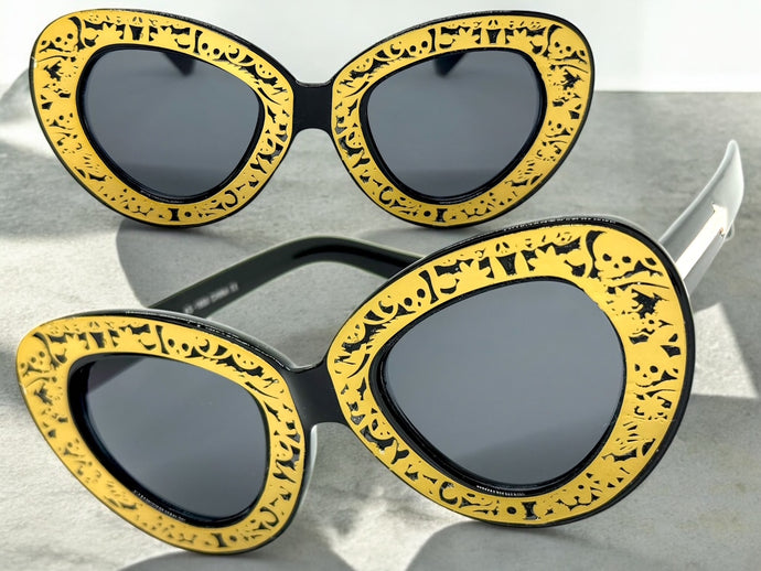 Exaggerated Classic Vintage Retro Cat Eye Style SUNGLASSES Funky Black & Gold Frame 1650