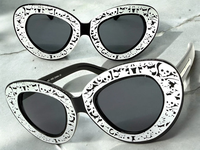 Exaggerated Classic Vintage Retro Cat Eye Style SUNGLASSES Funky Black & Silver Frame 1650