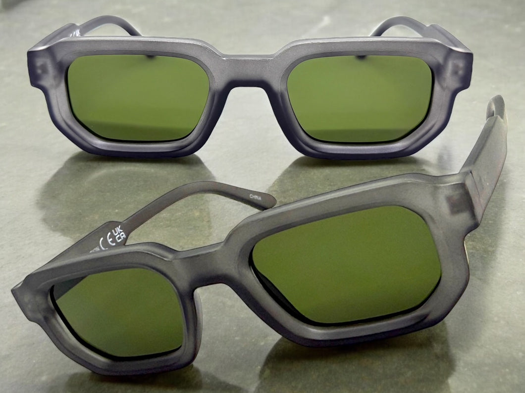 Classic Vintage Retro Style SUNGLASSES Matte Gray Frame - Dark Green Lens 80791