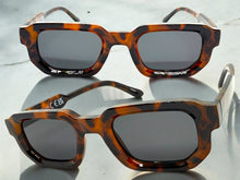 Classic Vintage Retro Style SUNGLASSES Geometric Tortoise Frame - Dark Lens 80791