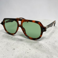 Classic Vintage Retro Style SUNGLASSES Large Tortoise Frame - Green Lens 80595