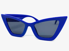 Oversized Vintage Retro Cat Eye Style SUNGLASSES Blue Frame 8407