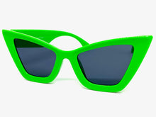 Oversized Vintage Retro Cat Eye Style SUNGLASSES Green Frame 8407