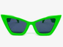 Oversized Vintage Retro Cat Eye Style SUNGLASSES Green Frame 8407