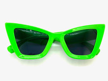 Oversized Vintage Retro Cat Eye Style SUNGLASSES Green Frame 8407