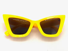 Oversized Vintage Retro Cat Eye Style SUNGLASSES Yellow Frame 8407