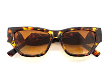 Exaggerated Modern Retro Cat Eye Style SUNGLASSES Funky Tortoise Frame E1678