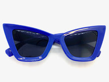 Oversized Vintage Retro Cat Eye Style SUNGLASSES Blue Frame 8407