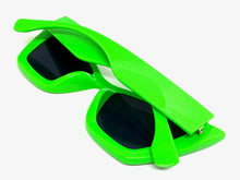 Oversized Vintage Retro Cat Eye Style SUNGLASSES Green Frame 8407